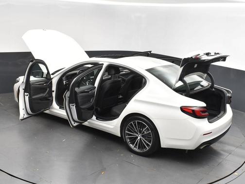 2022 BMW 530 i