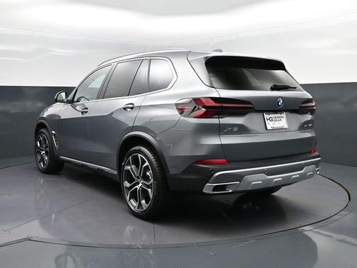 Gray Metallic 2026 BMW X5 sDrive40i