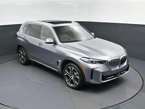 Gray Metallic 2026 BMW X5 sDrive40i