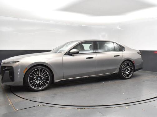 Oxide Gray Metallic 2025 BMW i7 eDrive50