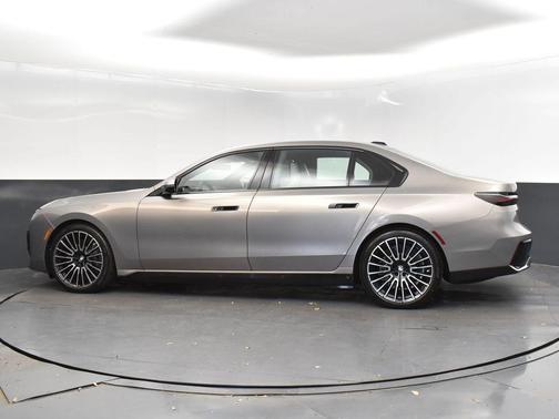 Oxide Gray Metallic 2025 BMW i7 eDrive50