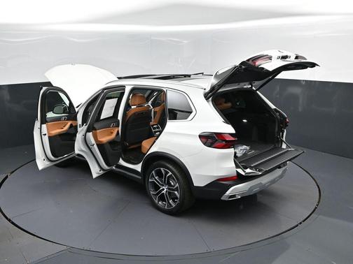 Mineral White Metallic 2026 BMW X5 sDrive40i