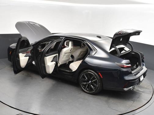 2023 BMW 760 760i xDrive