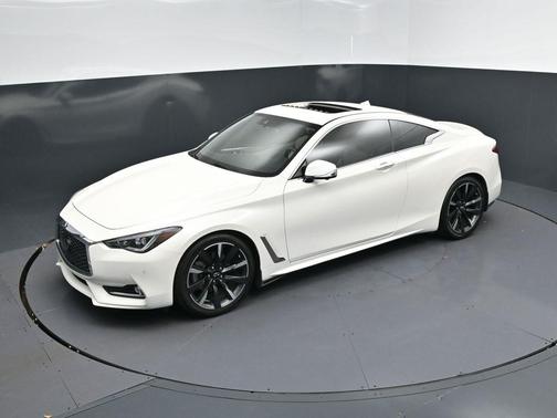 2022 INFINITI Q60 LUXE