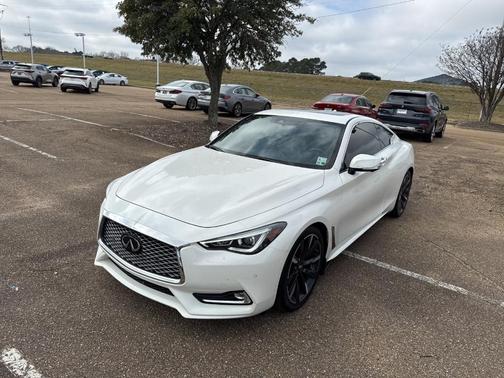 2022 INFINITI Q60 LUXE