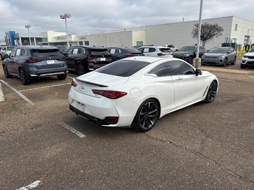 2022 INFINITI Q60 LUXE