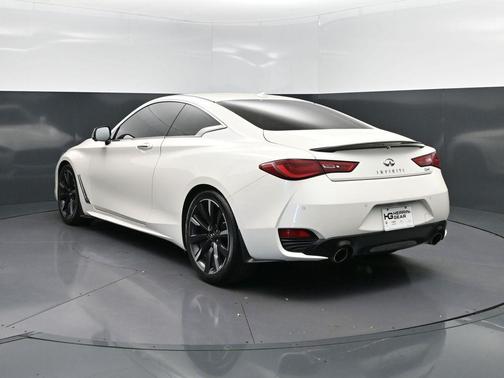 2022 INFINITI Q60 LUXE