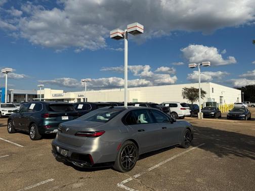 2023 BMW 760 760i xDrive