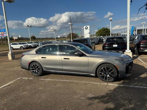 2023 BMW 760 760i xDrive