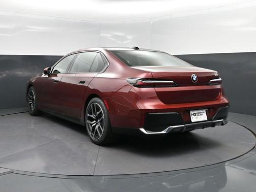 2025 BMW 740 i