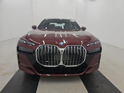 2025 BMW 740 i