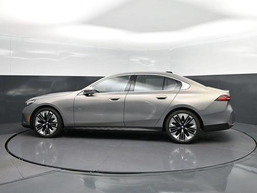 Black Sapphire Metallic 2026 BMW 530 i
