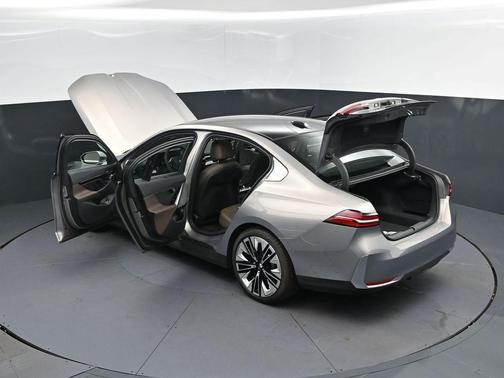 Black Sapphire Metallic 2026 BMW 530 i