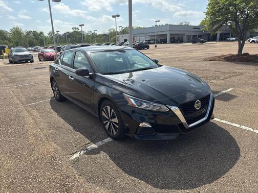 Black 2022 Nissan Altima 2.5 SV