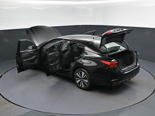 Black 2022 Nissan Altima 2.5 SV