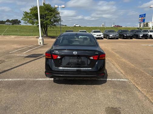 Black 2022 Nissan Altima 2.5 SV