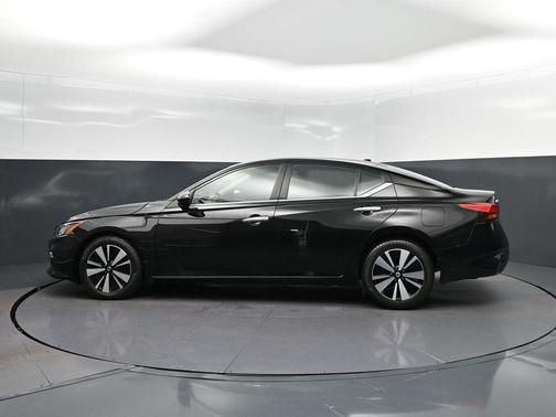 Black 2022 Nissan Altima 2.5 SV