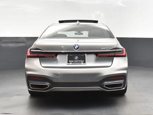2022 BMW 740 i