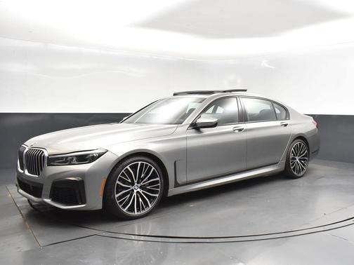 2022 BMW 740 i