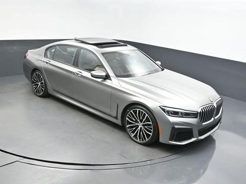 2022 BMW 740 i