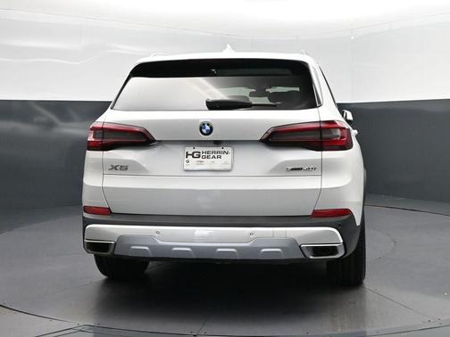 Mineral White Metallic 2023 BMW X5 sDrive40i
