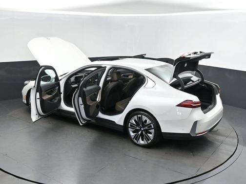 2025 BMW 530 i xDrive