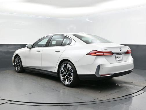 2025 BMW 530 i xDrive