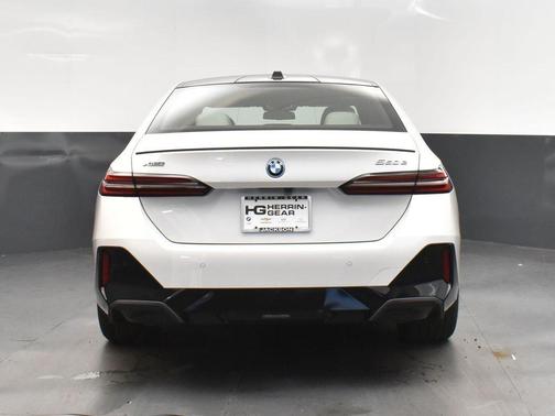 2026 BMW 550e xDrive