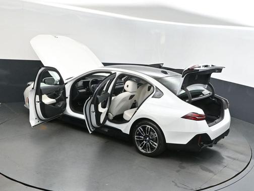 2026 BMW 550e xDrive