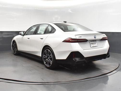 2026 BMW 550e xDrive