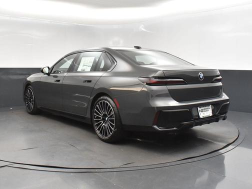 2026 BMW 740 i