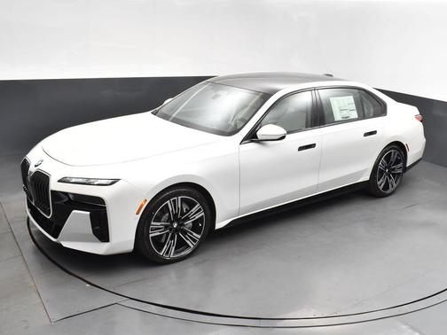 White Metallic 2024 BMW 760 760i xDrive
