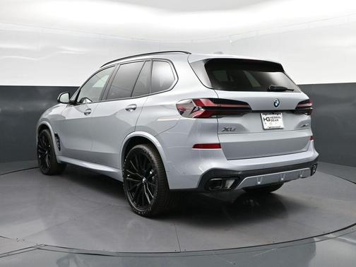 Gray Metallic 2026 BMW X5 sDrive40i