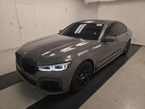 2022 BMW 740 i