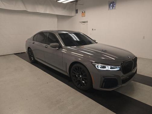 2022 BMW 740 i