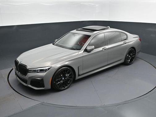 2022 BMW 740 i