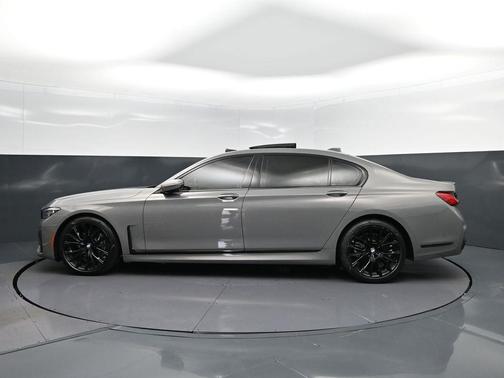 2022 BMW 740 i