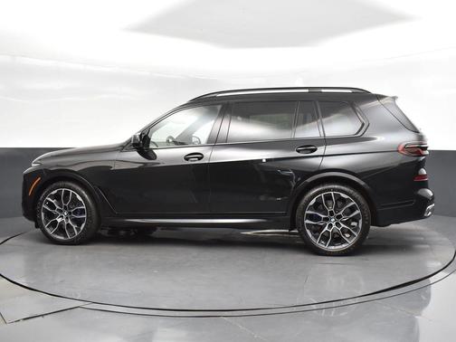 2025 BMW X7 M60i