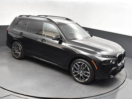 2025 BMW X7 M60i