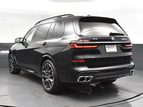 2025 BMW X7 M60i