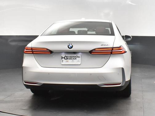 2025 BMW 530 i