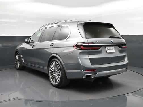 Skyscraper Gray Metallic 2023 BMW X7 xDrive40i