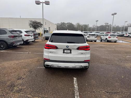 2023 BMW X5 sDrive40i