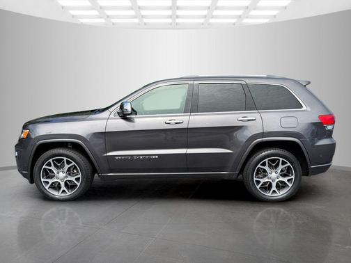 Granite Crystal Metallic Clearcoat 2019 Jeep Grand Cherokee Overland
