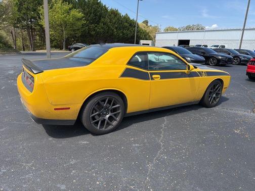 Yellow Jacket Clearcoat 2017 Dodge Challenger R/T