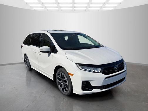 Platinum White Pearl 2026 Honda Odyssey Sport-L