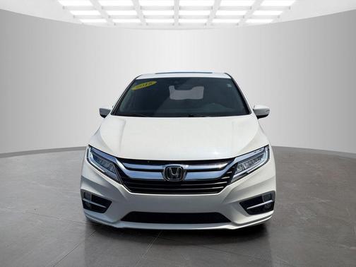 White Diamond Pearl 2018 Honda Odyssey Elite