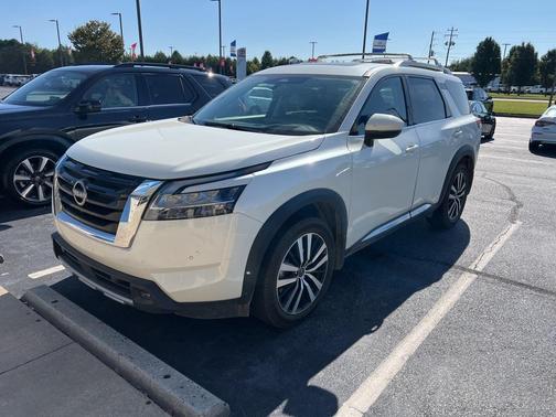 2023 Nissan Pathfinder Platinum