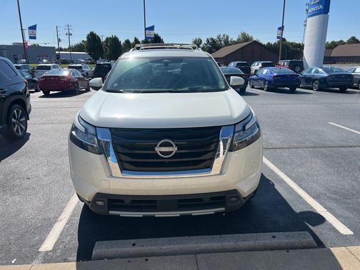 2023 Nissan Pathfinder Platinum