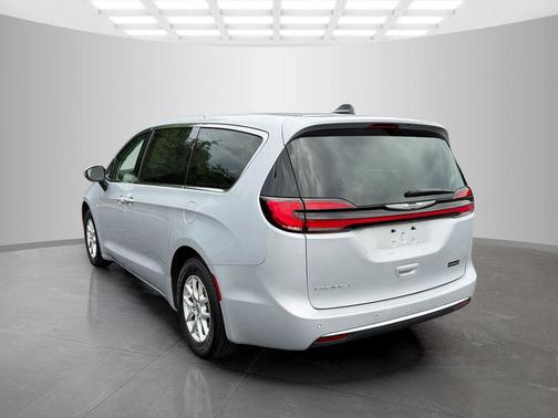 Silver Mist Clearcoat 2023 Chrysler Pacifica Touring L